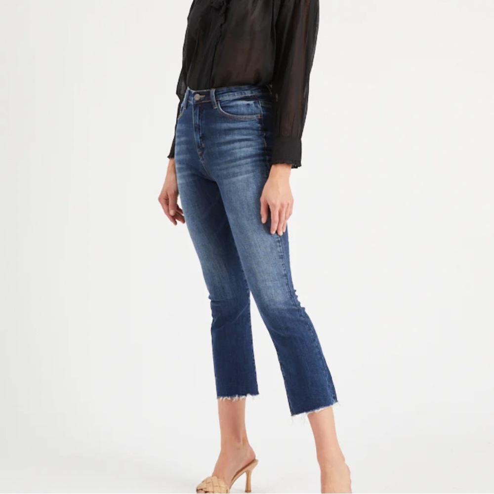 3 for $30 | Etienne Marcel Los Angeles Medium Wash Crop Flare EM7510